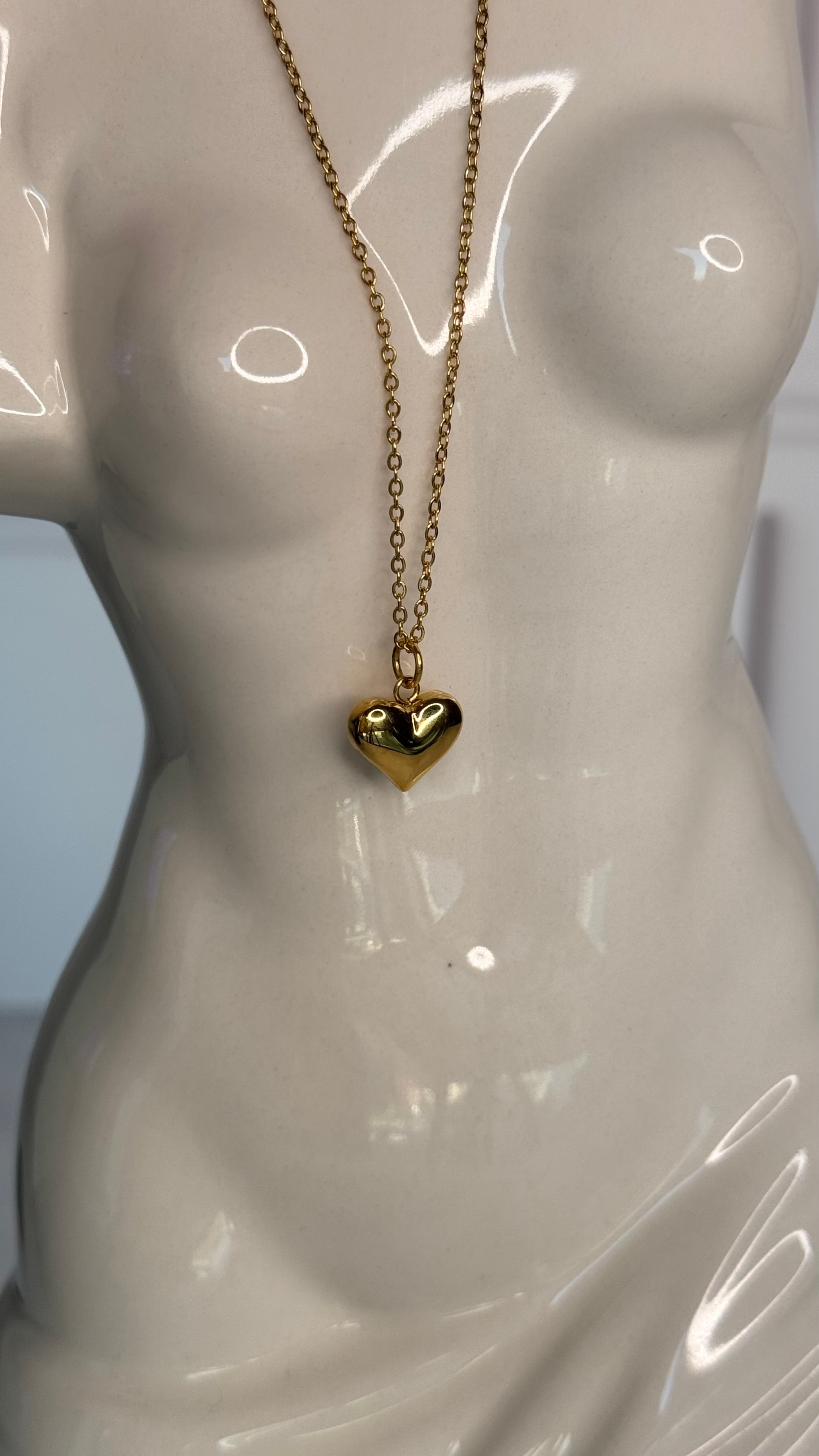 Collar corazón globo