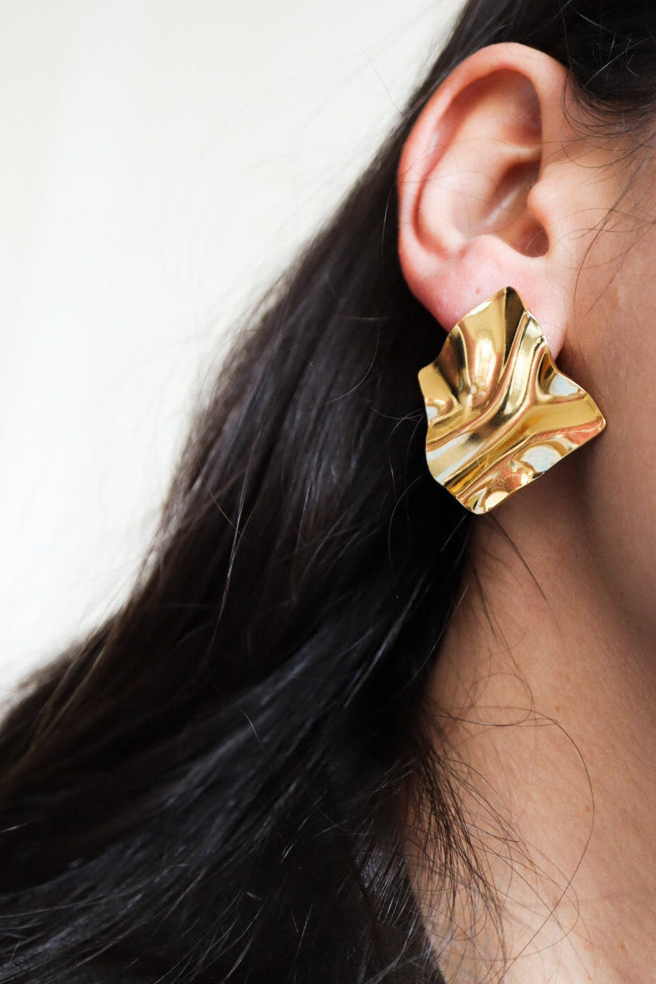 Aretes gold arrugados