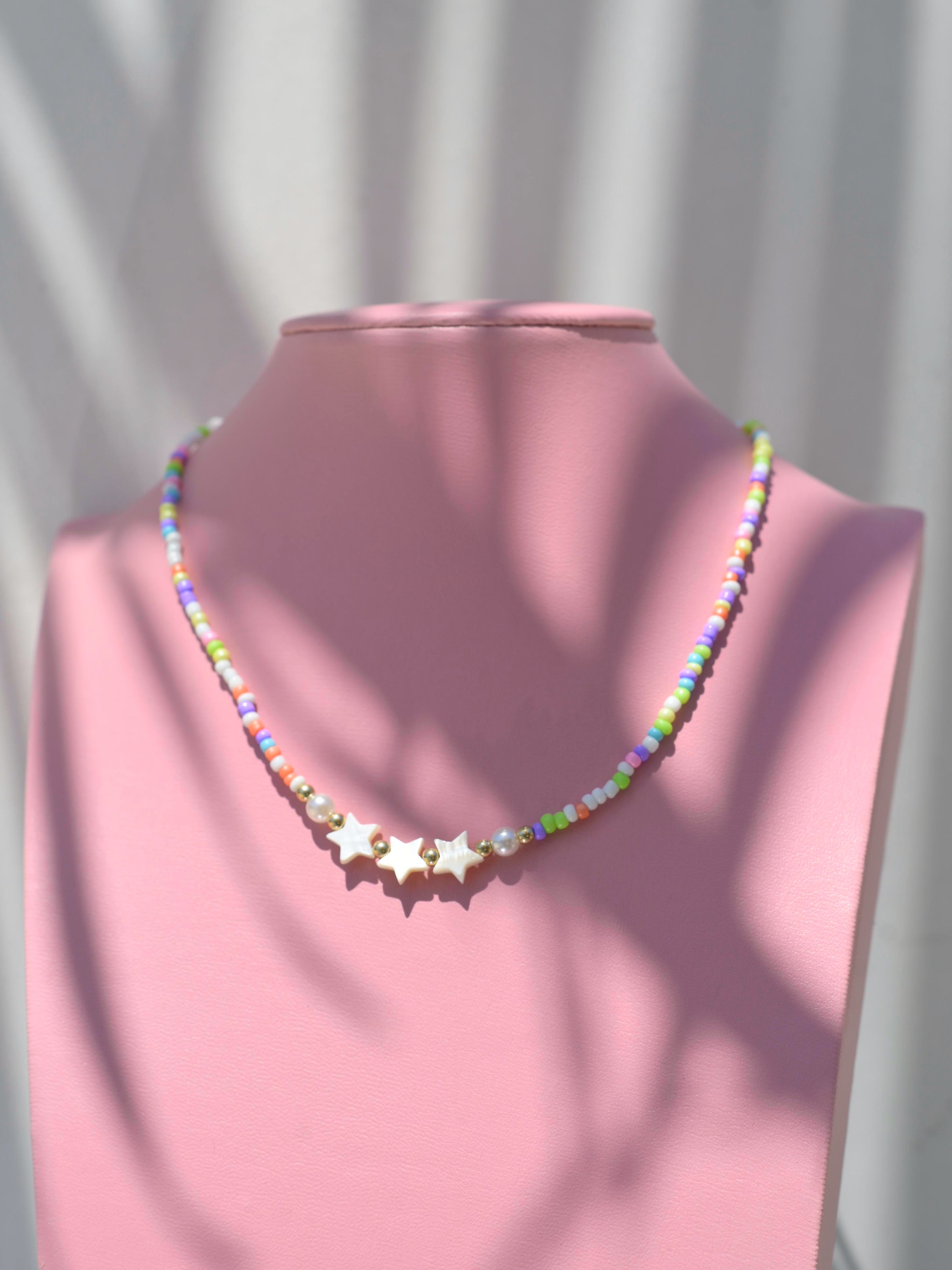Collar colores con estrellas