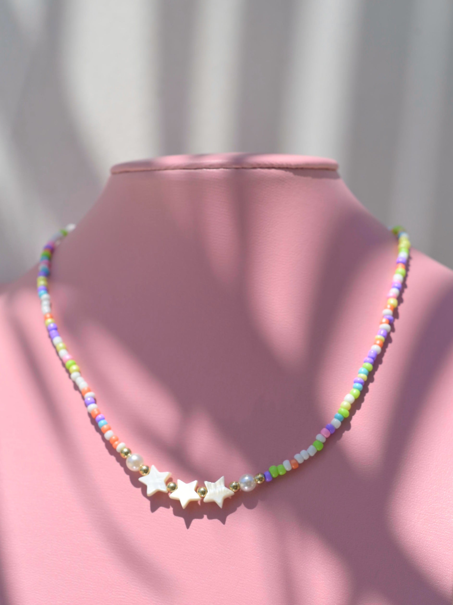 Collar colores con estrellas