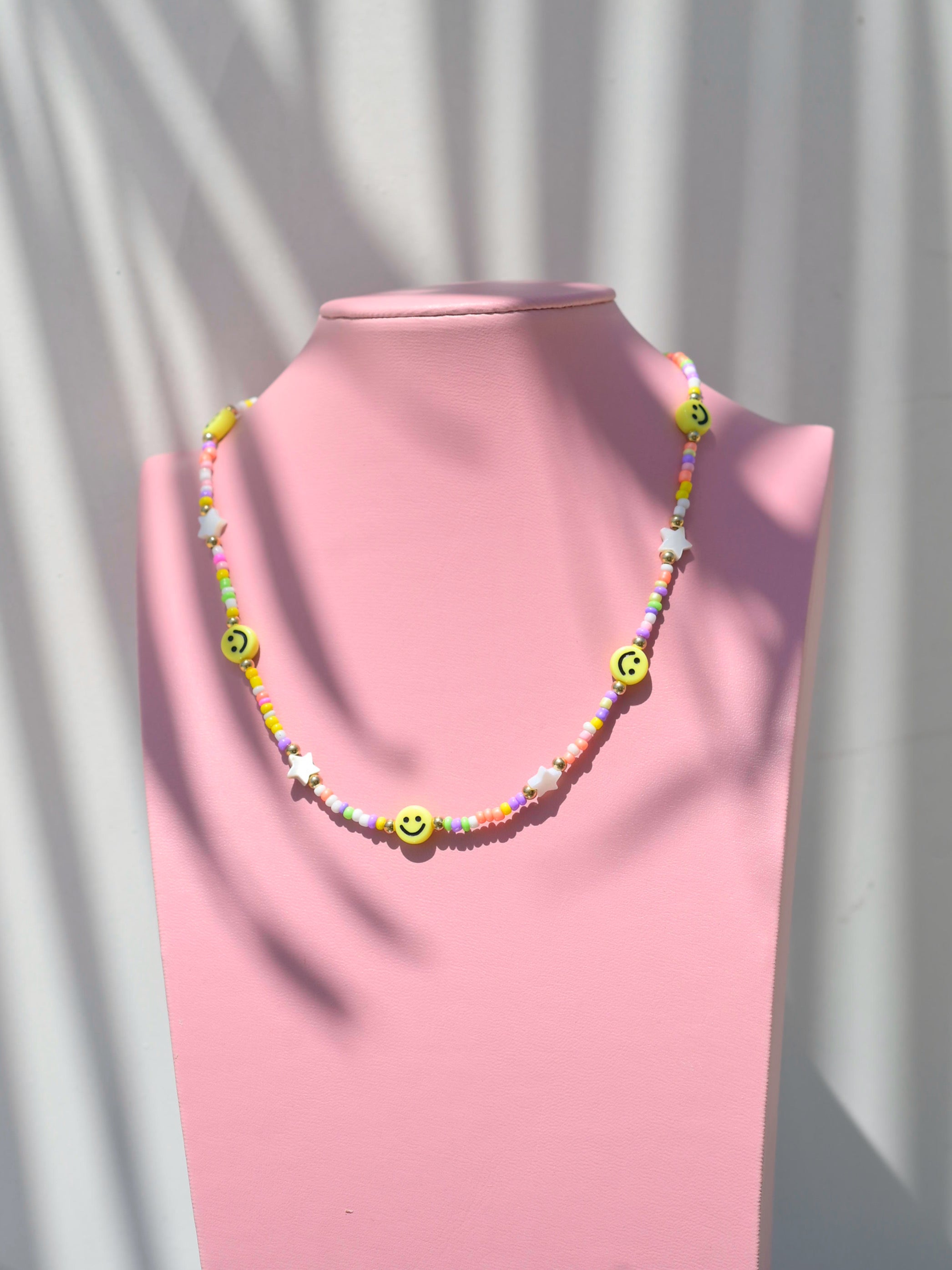 Collar colores con estrellas y happy faces
