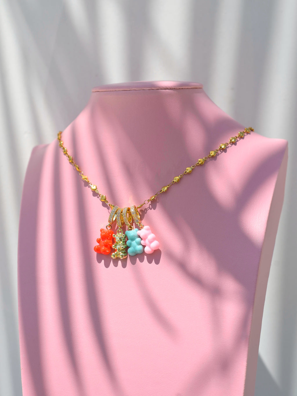 Collar de corazones con charm