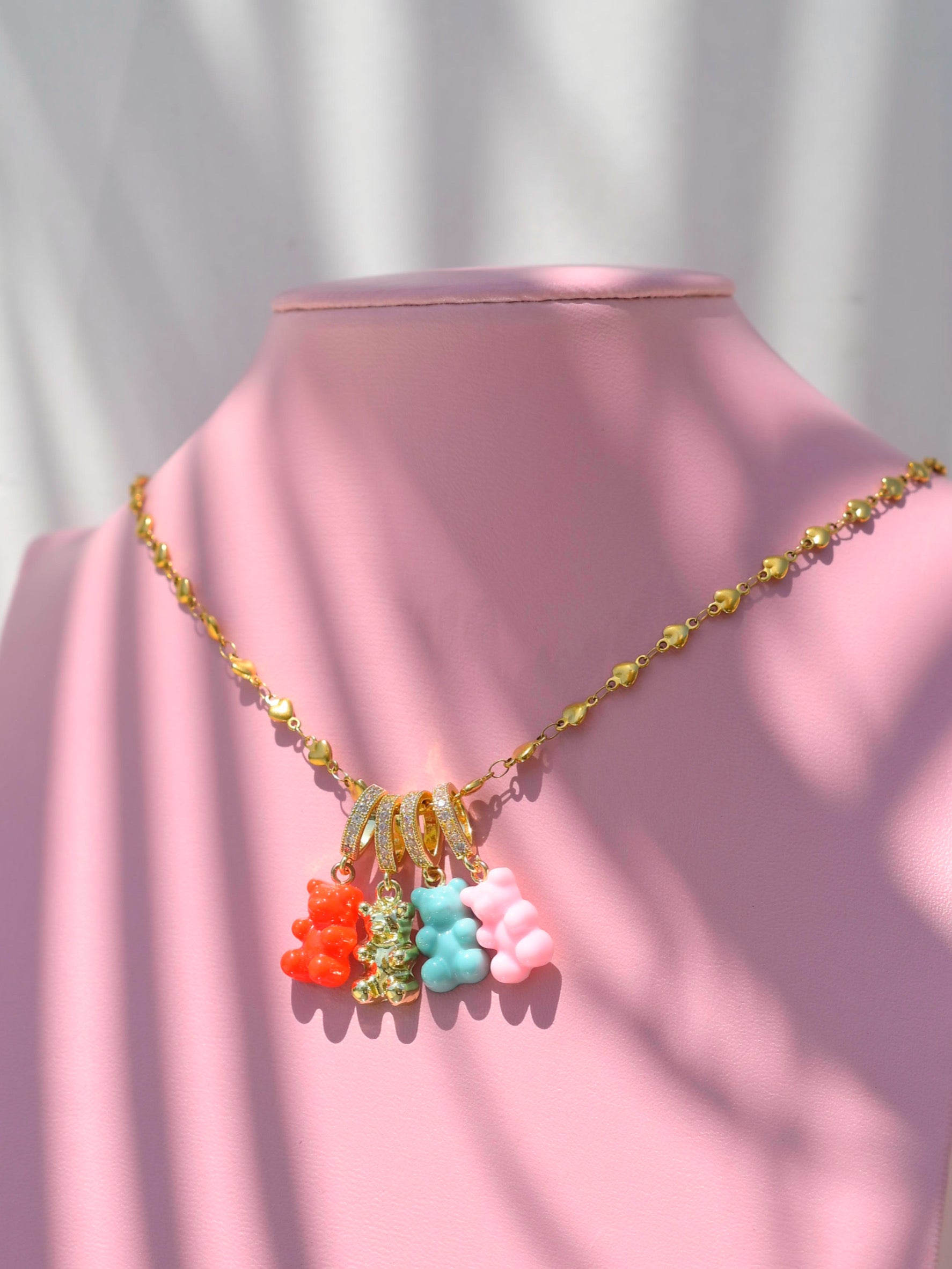 Collar de corazones con charm
