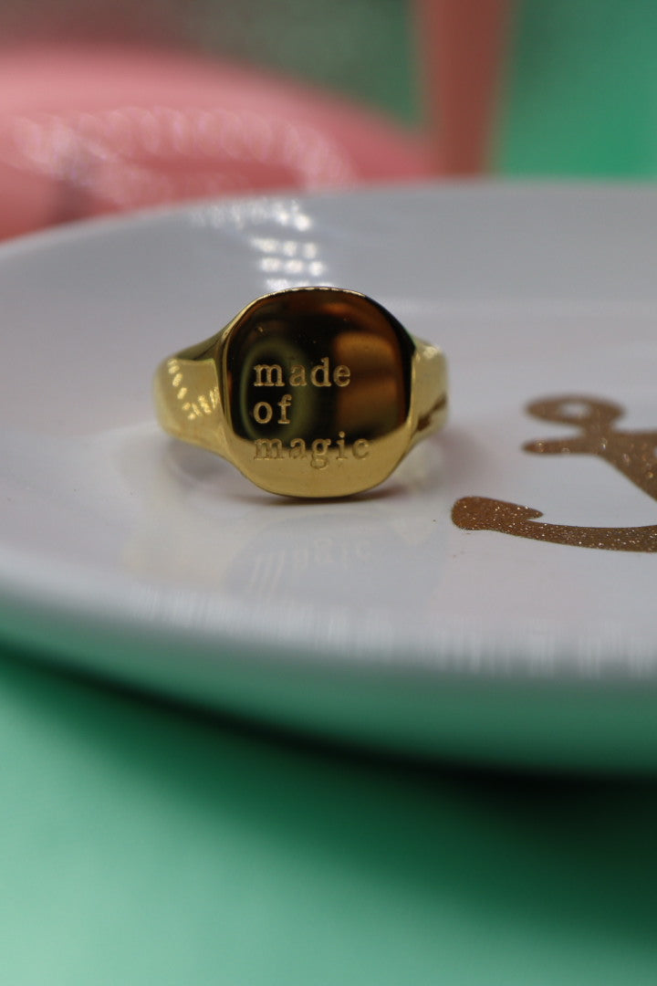 Anillo made of magic