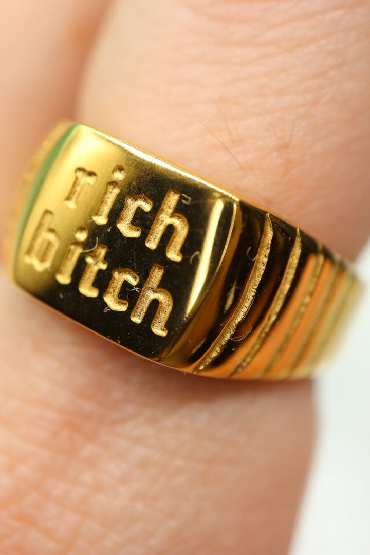 Anillo rich bitch