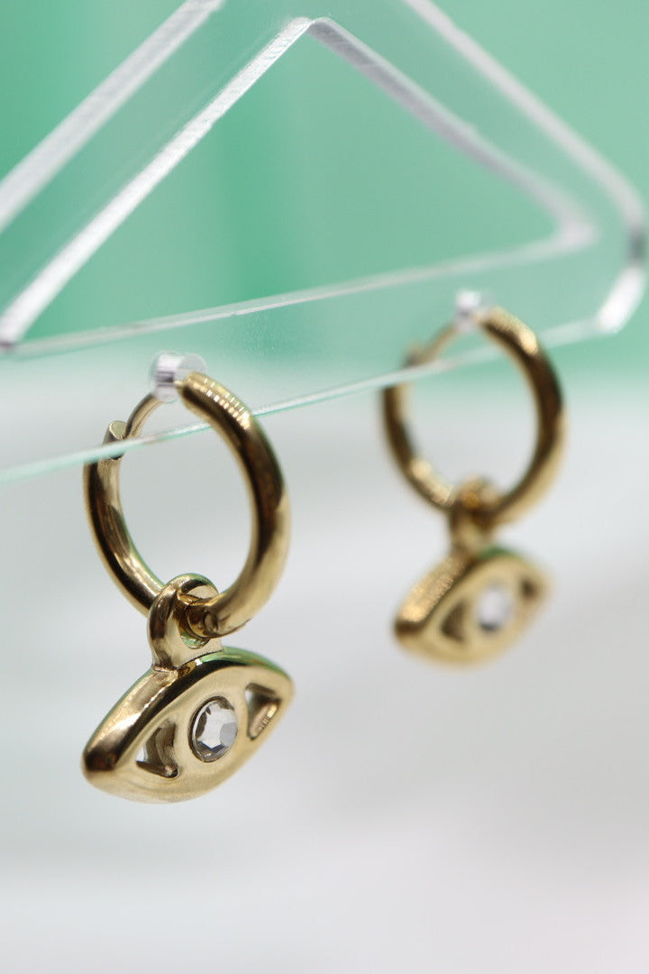 Hoop de oro con ojo de diamante