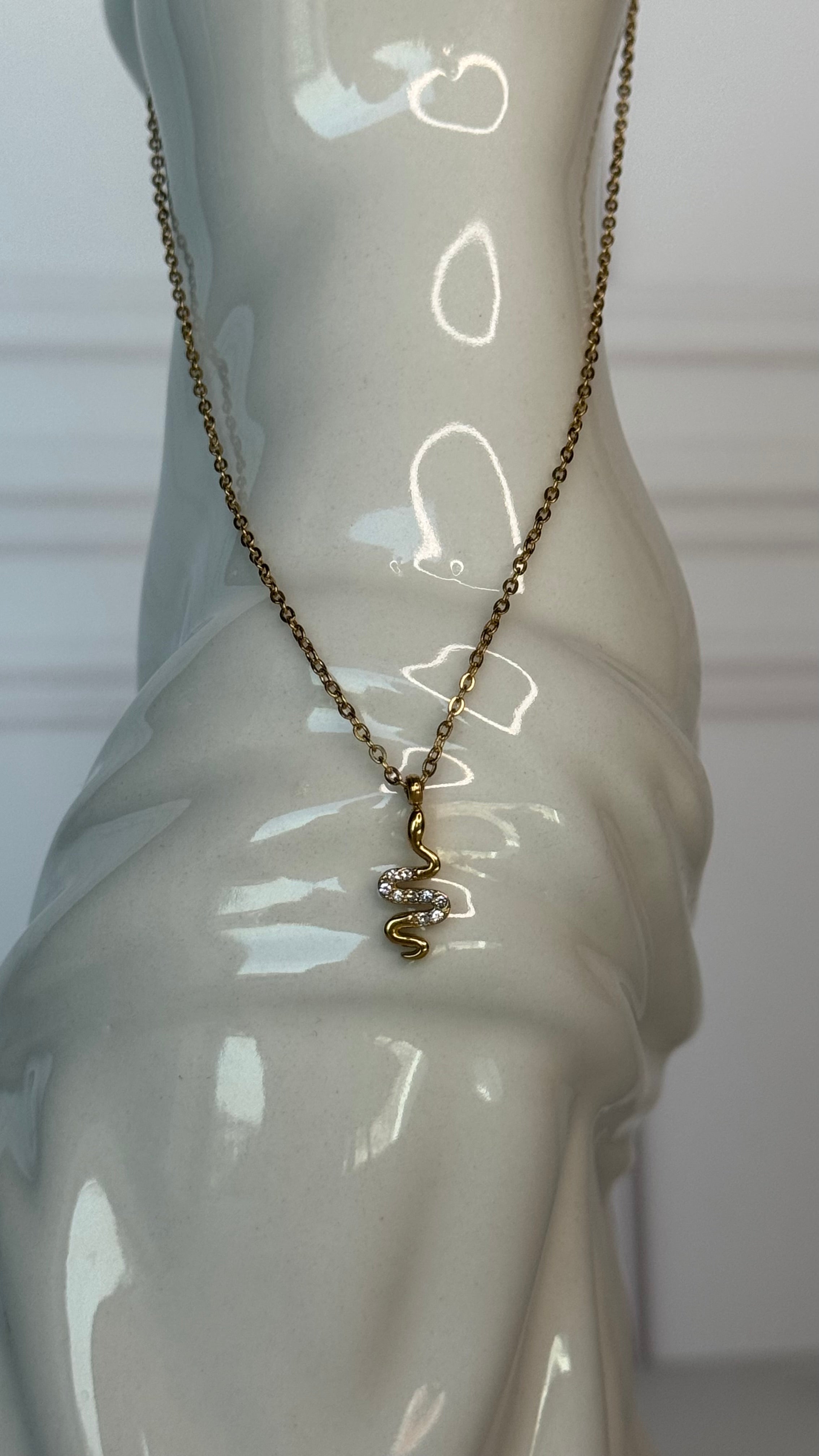 Collar mini serpiente con diamantes