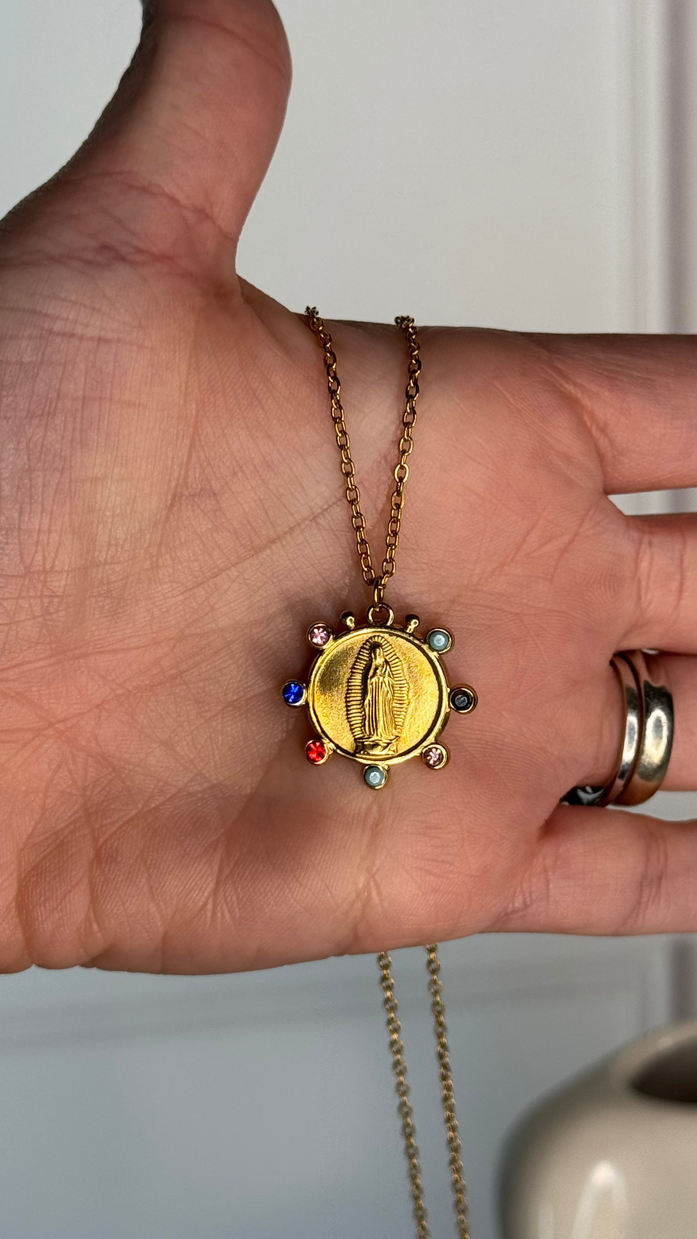 Collar virgencita con piedras