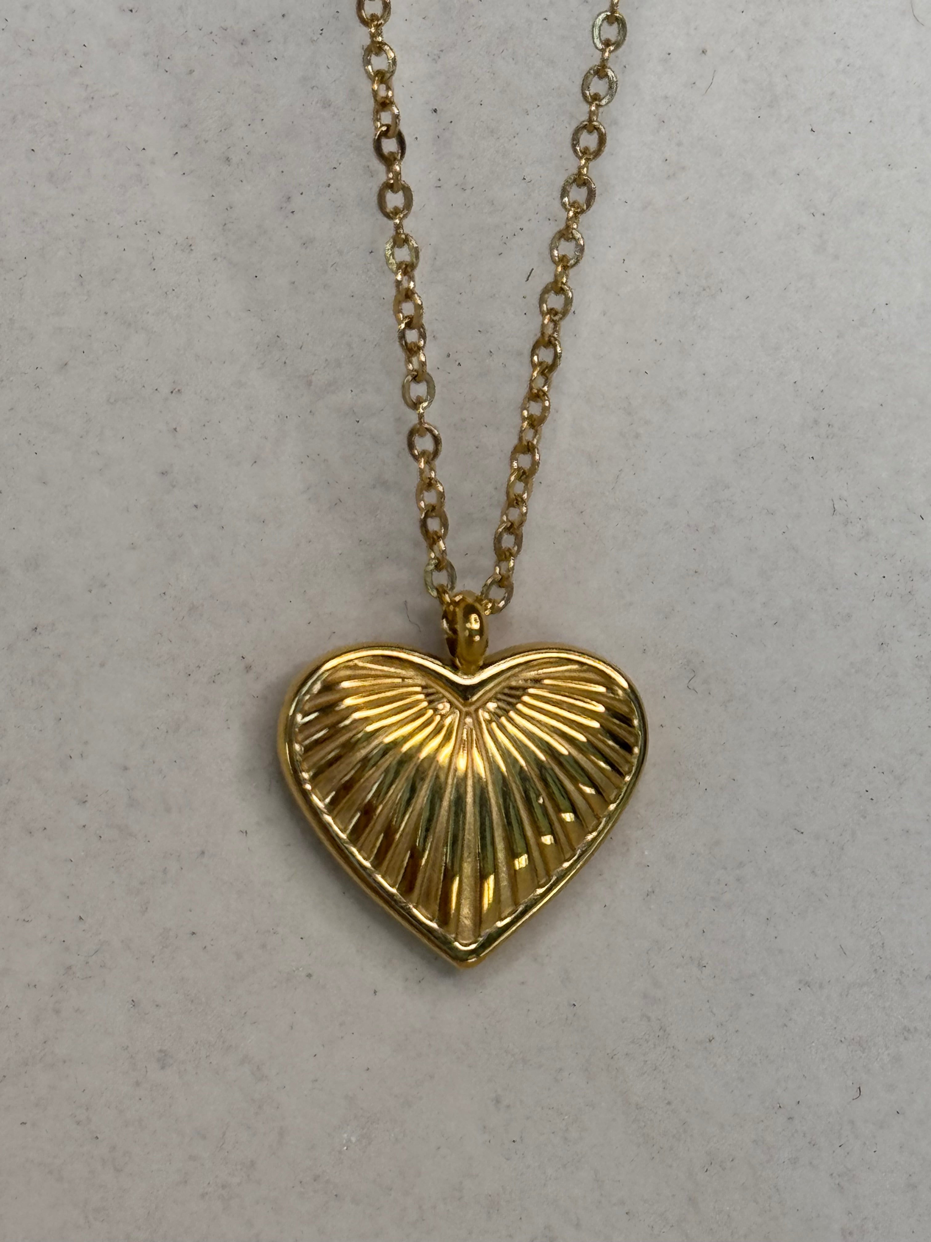 Collar de corazón conchita