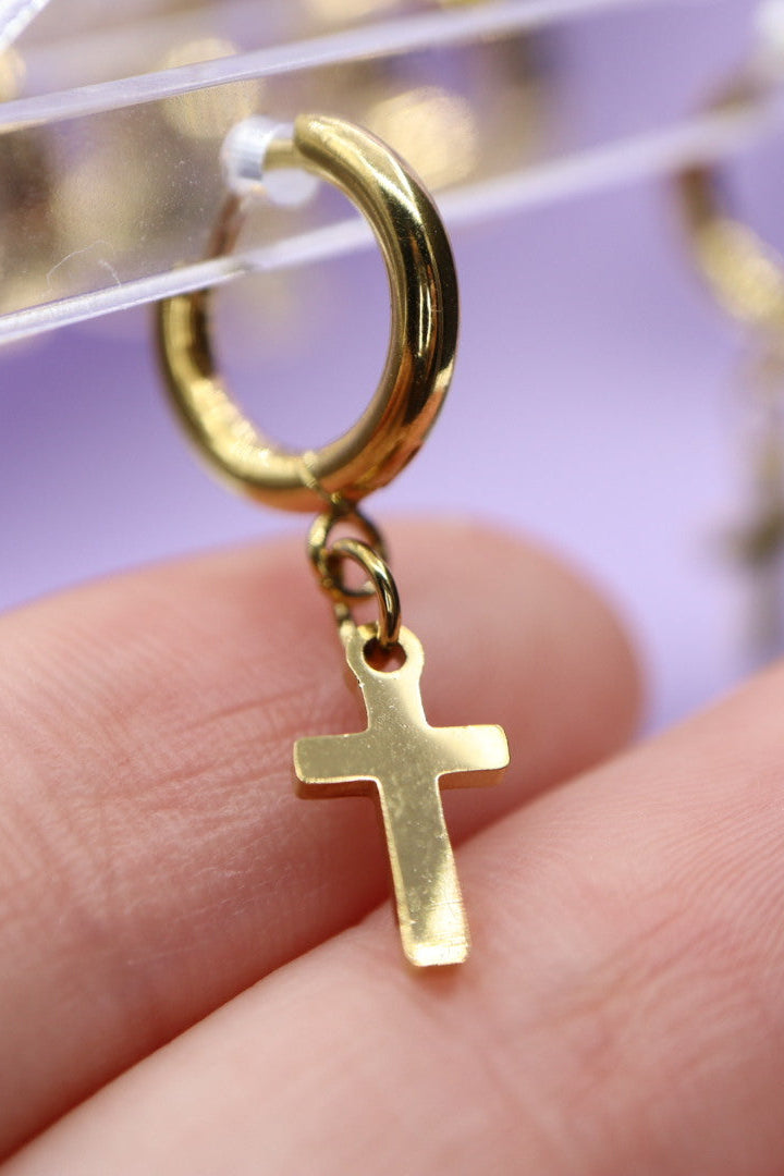 Hoop con cruz colgante