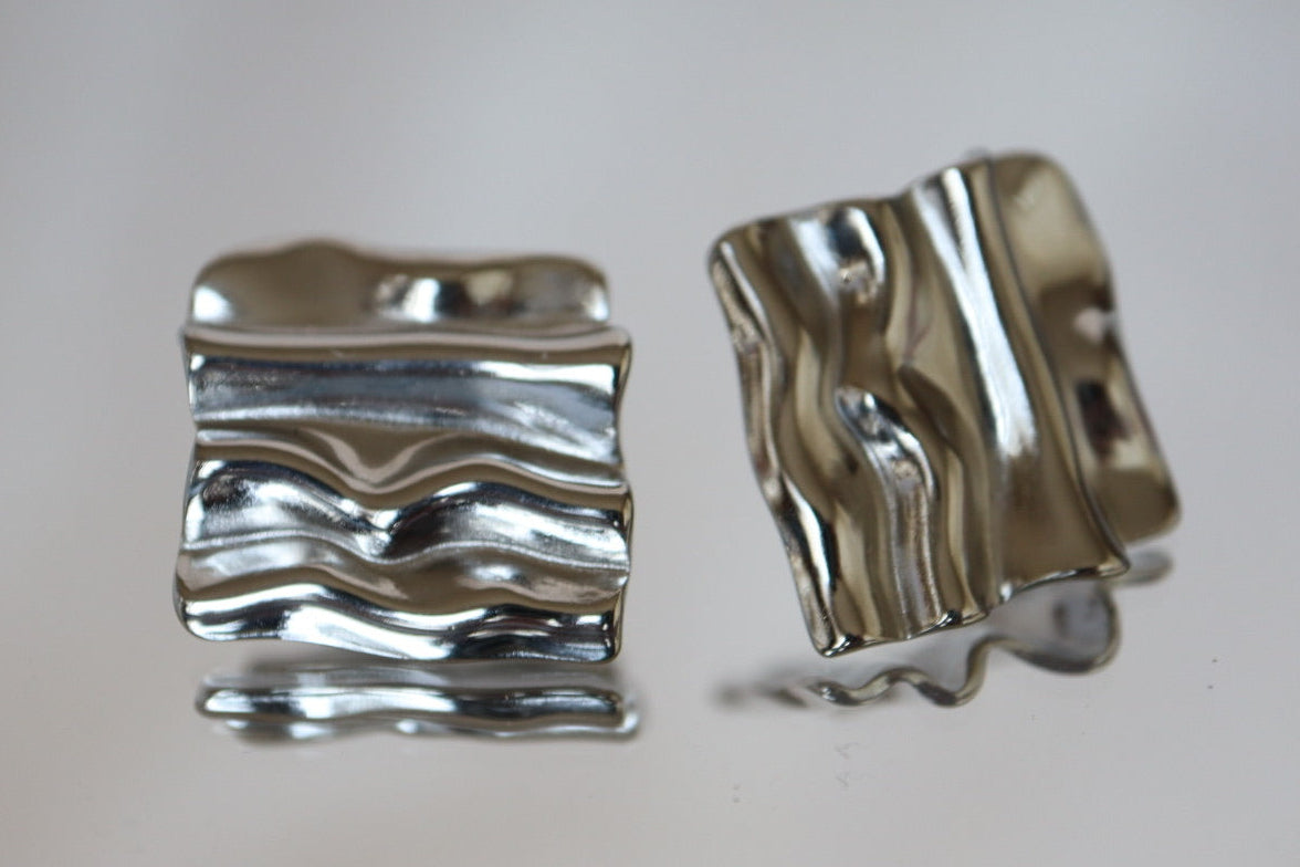Aretes corrugados plateado