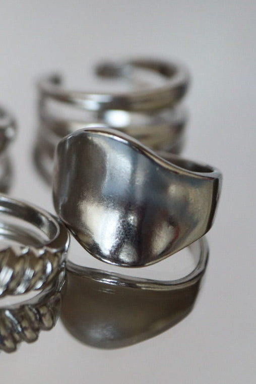 Anillo desigual plateado