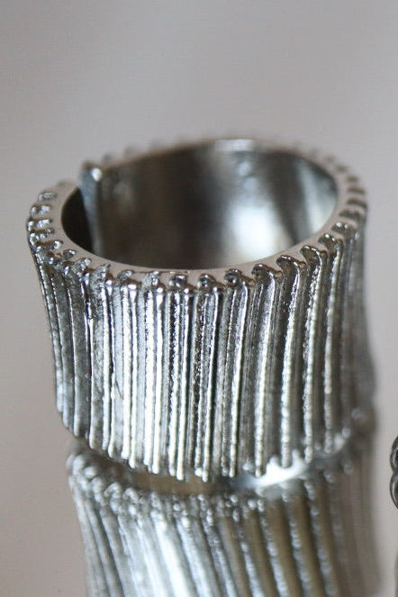 Anillo Grueso Lineas Plateado