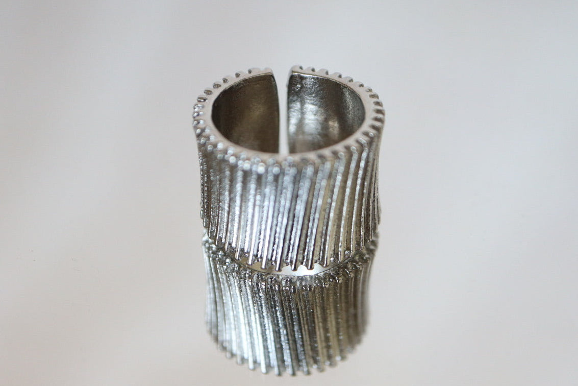 Anillo Grueso Lineas Plateado