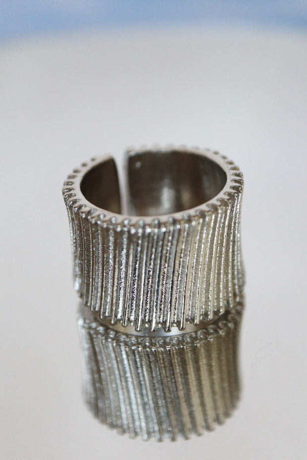 Anillo Grueso Lineas Plateado